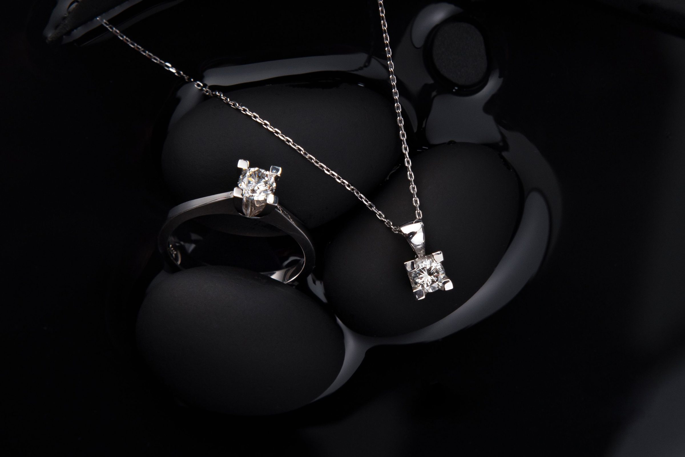 What Does Professional Jewelry Photo Editing Include?
